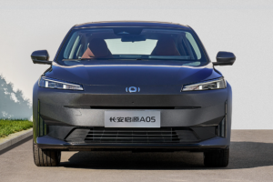 长安汽车旗下启源品牌推出新车型A05 与比亚迪秦PLUS展开激烈角逐